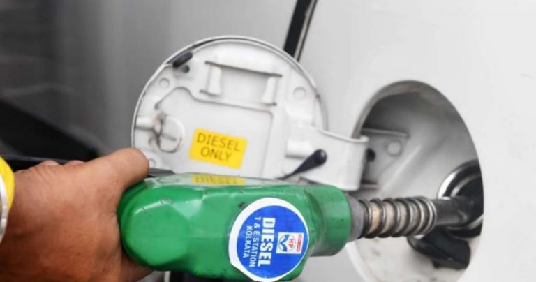 একনজরে আজকের পেট্রোল-ডিজেলের দাম